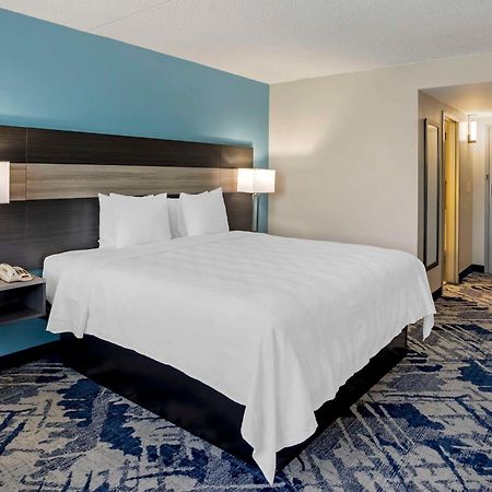 איסט ברונסוויק Best Western Rutgers University Hotel מראה חיצוני תמונה