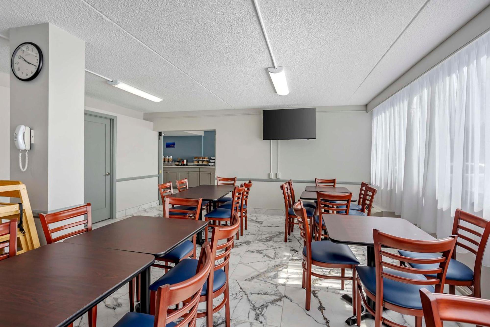 איסט ברונסוויק Best Western Rutgers University Hotel מראה חיצוני תמונה