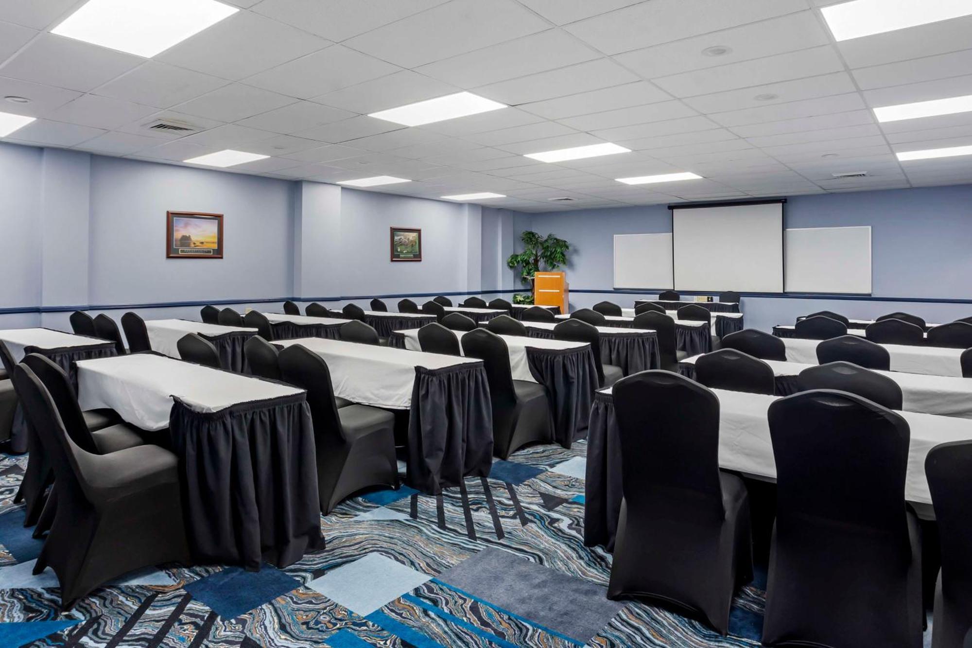 איסט ברונסוויק Best Western Rutgers University Hotel מראה חיצוני תמונה