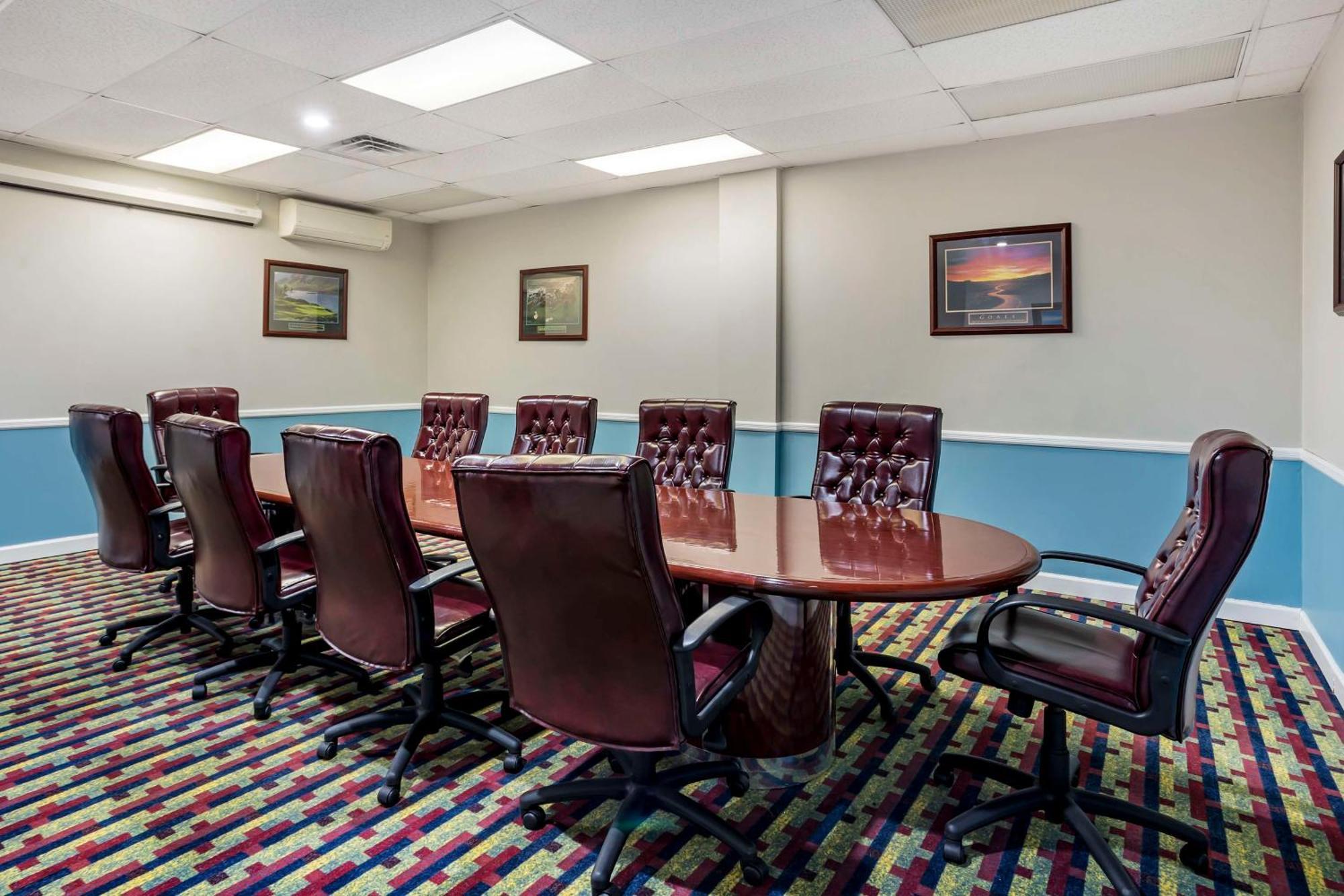איסט ברונסוויק Best Western Rutgers University Hotel מראה חיצוני תמונה
