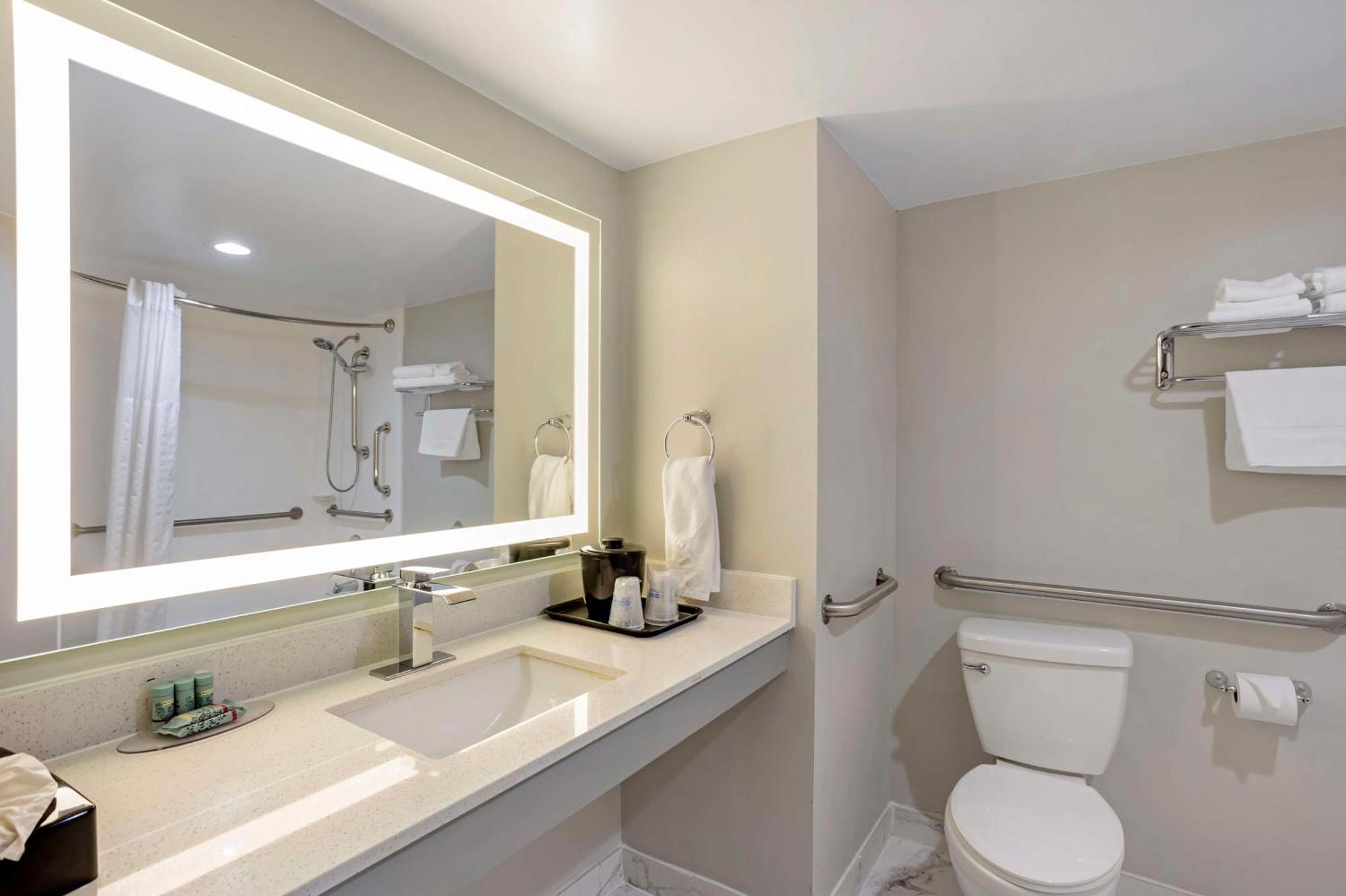 איסט ברונסוויק Best Western Rutgers University Hotel מראה חיצוני תמונה