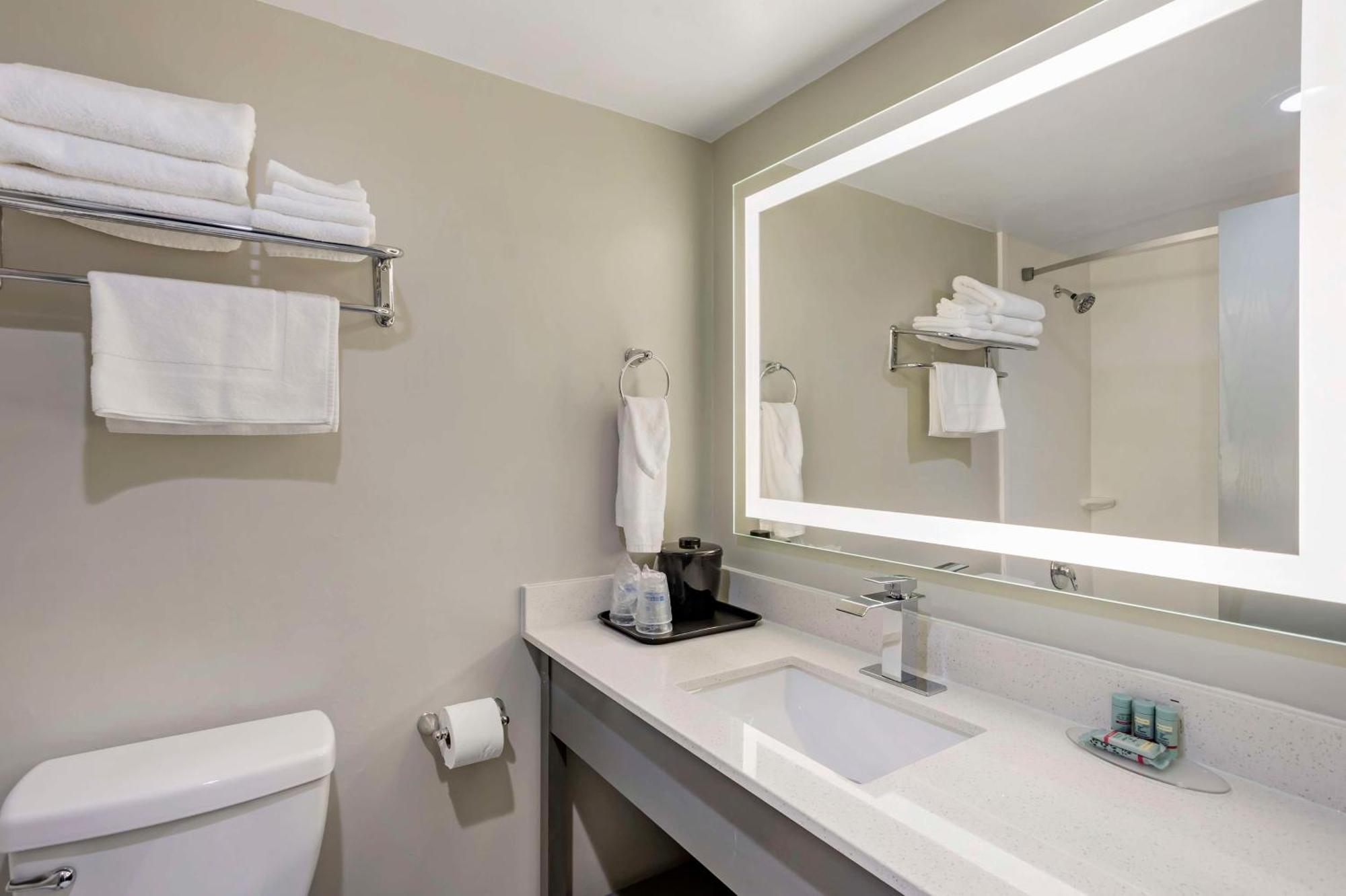 איסט ברונסוויק Best Western Rutgers University Hotel מראה חיצוני תמונה