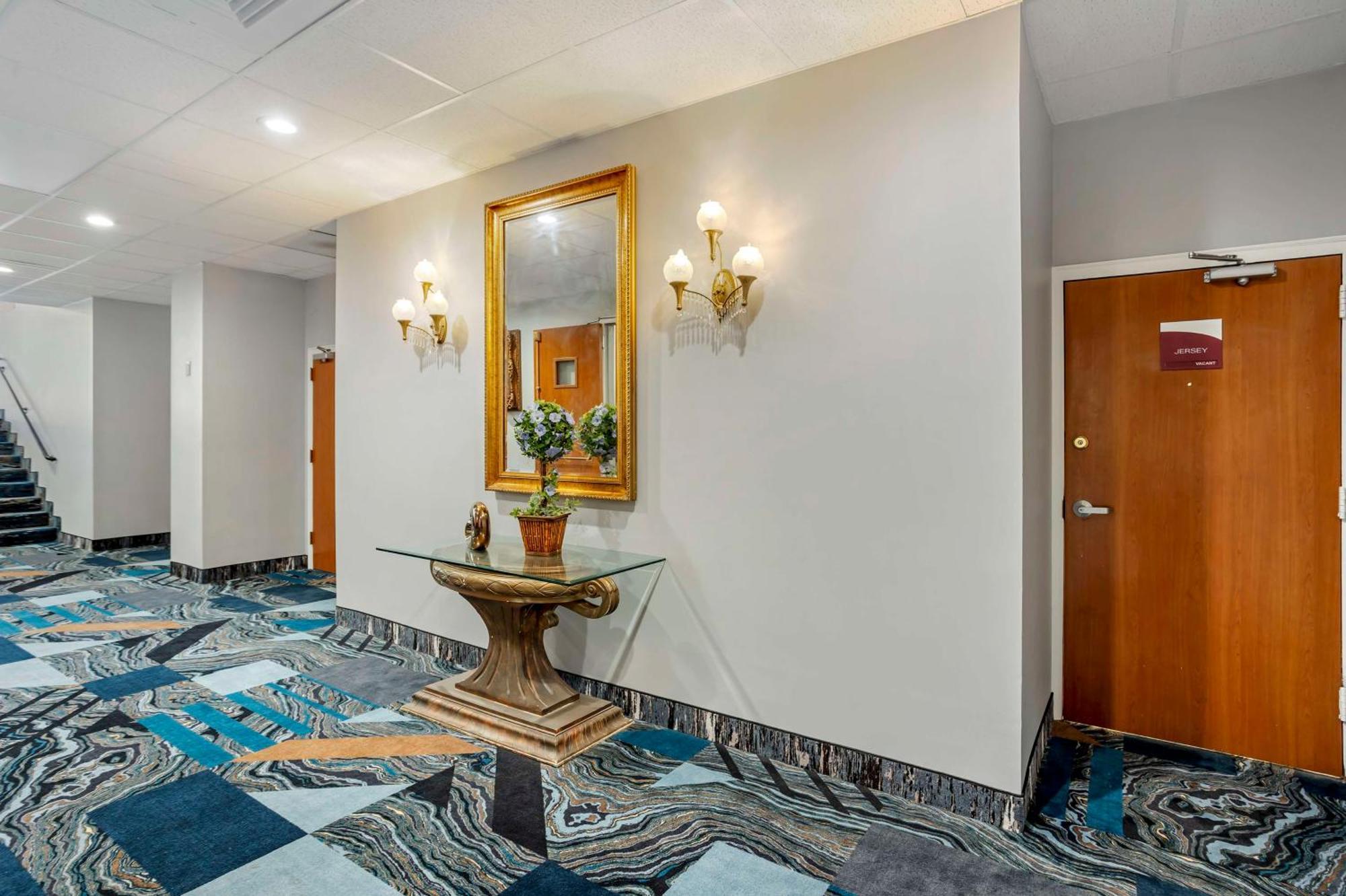 איסט ברונסוויק Best Western Rutgers University Hotel מראה חיצוני תמונה