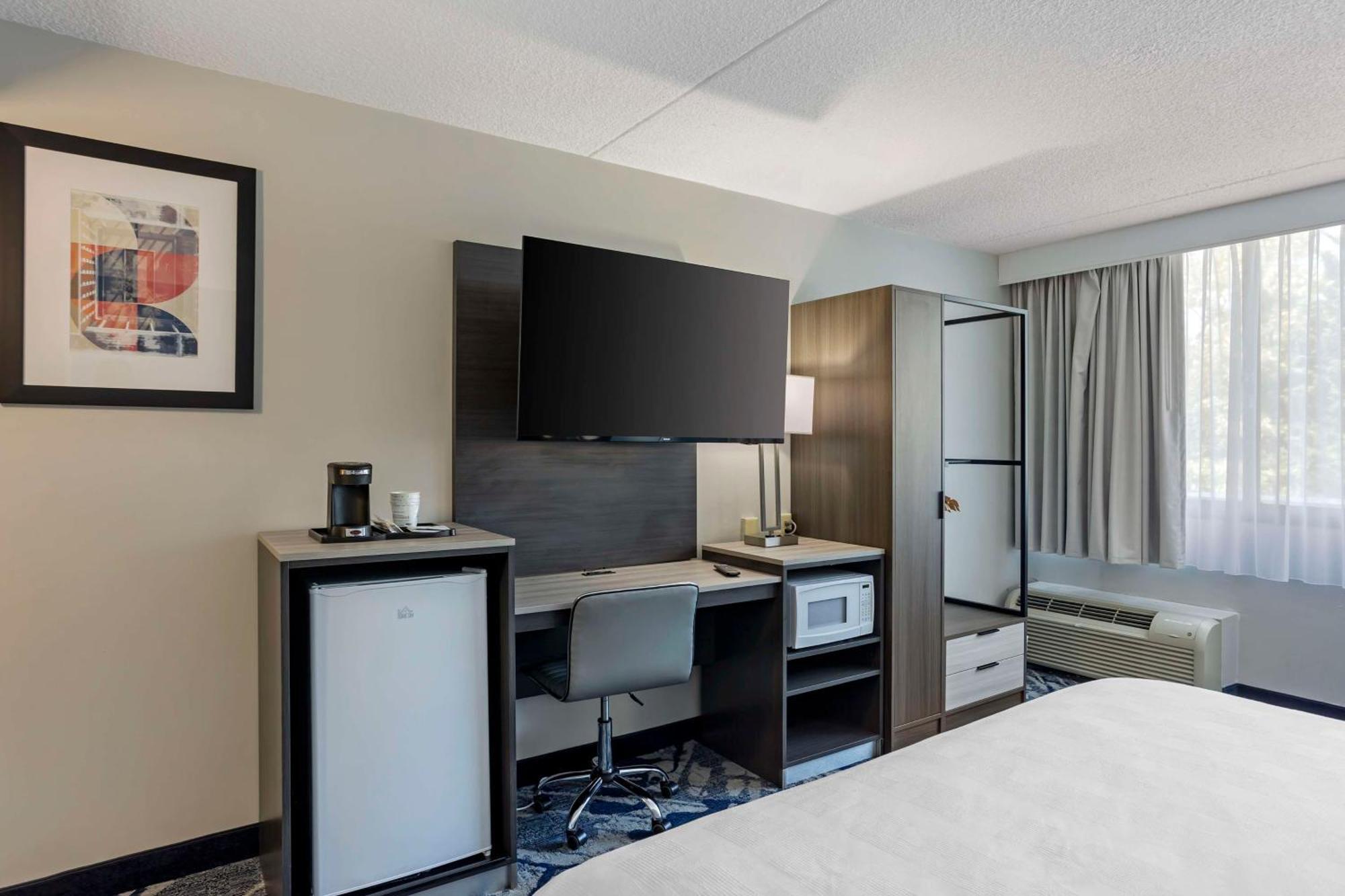 איסט ברונסוויק Best Western Rutgers University Hotel מראה חיצוני תמונה