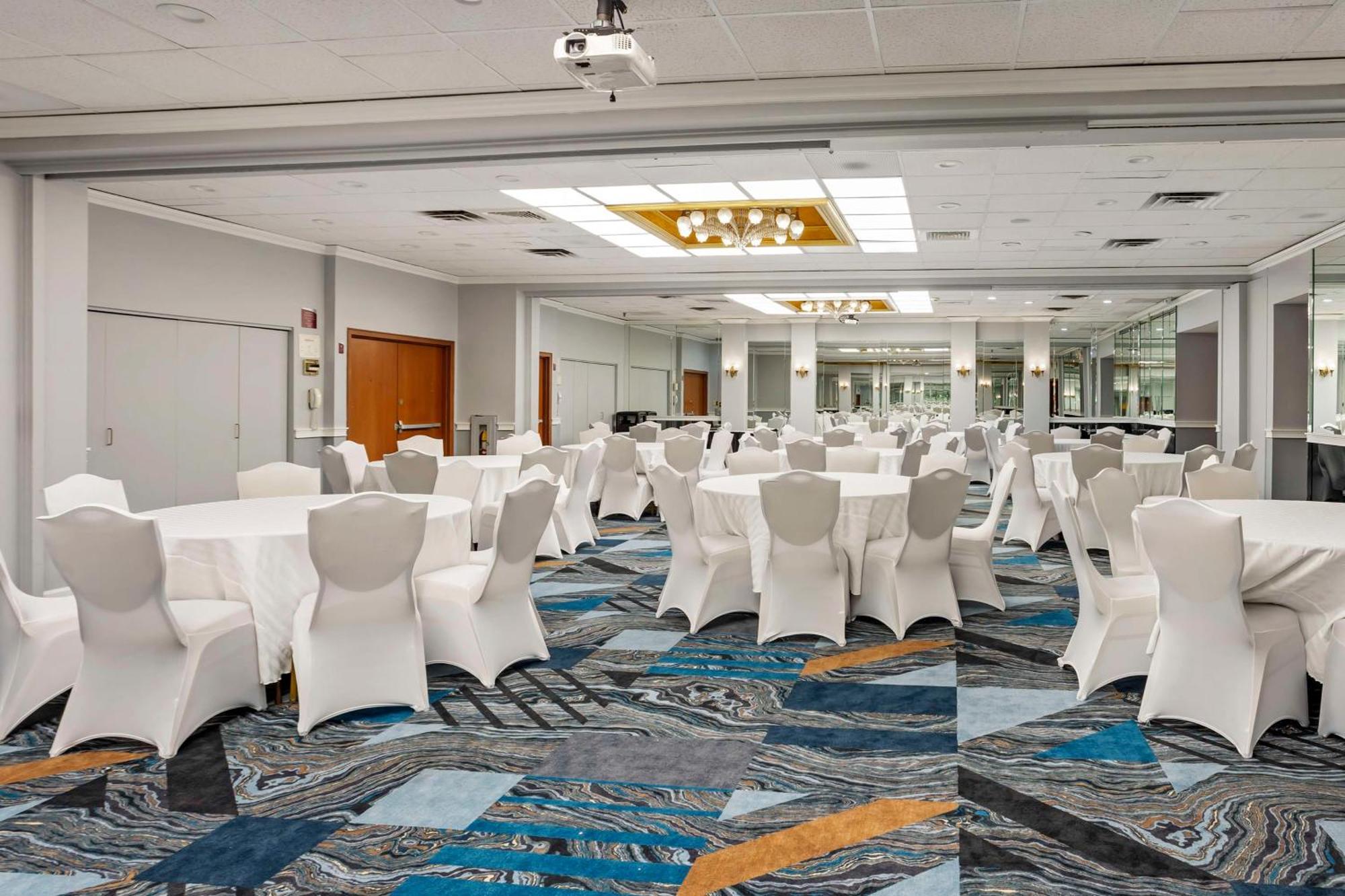 איסט ברונסוויק Best Western Rutgers University Hotel מראה חיצוני תמונה