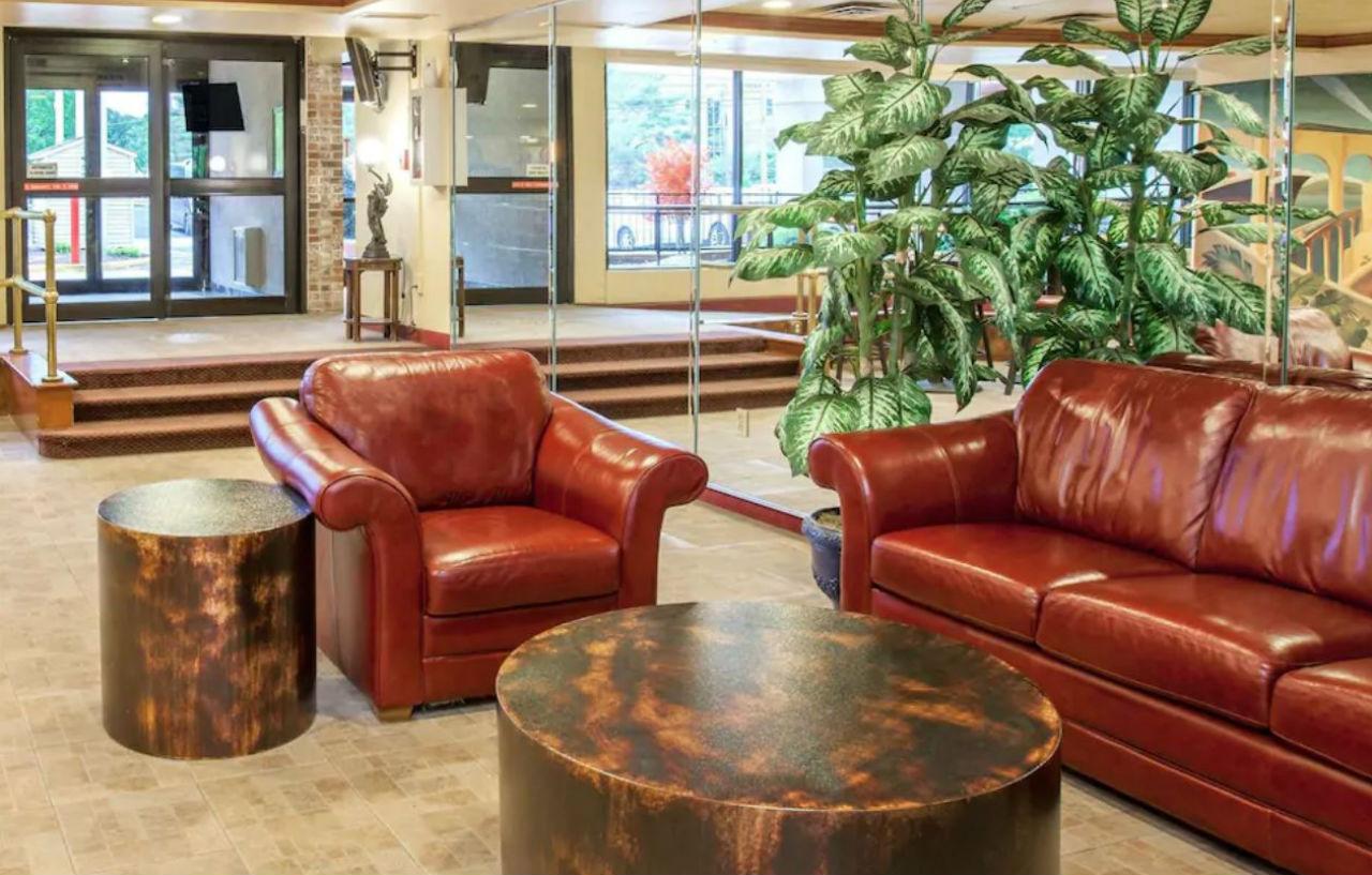 איסט ברונסוויק Best Western Rutgers University Hotel מראה חיצוני תמונה