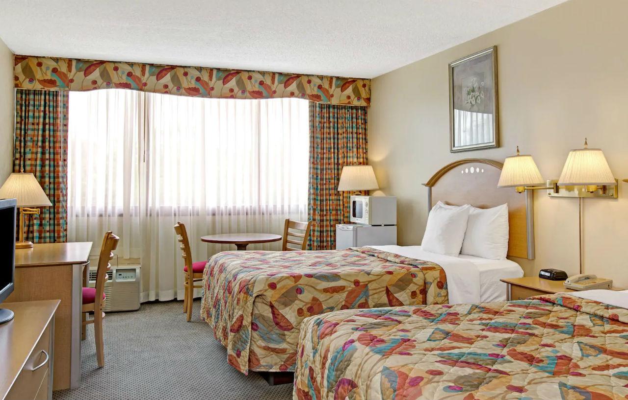 איסט ברונסוויק Best Western Rutgers University Hotel מראה חיצוני תמונה